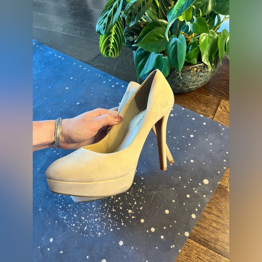 Gianni Bini nude pumps sz 9 heels